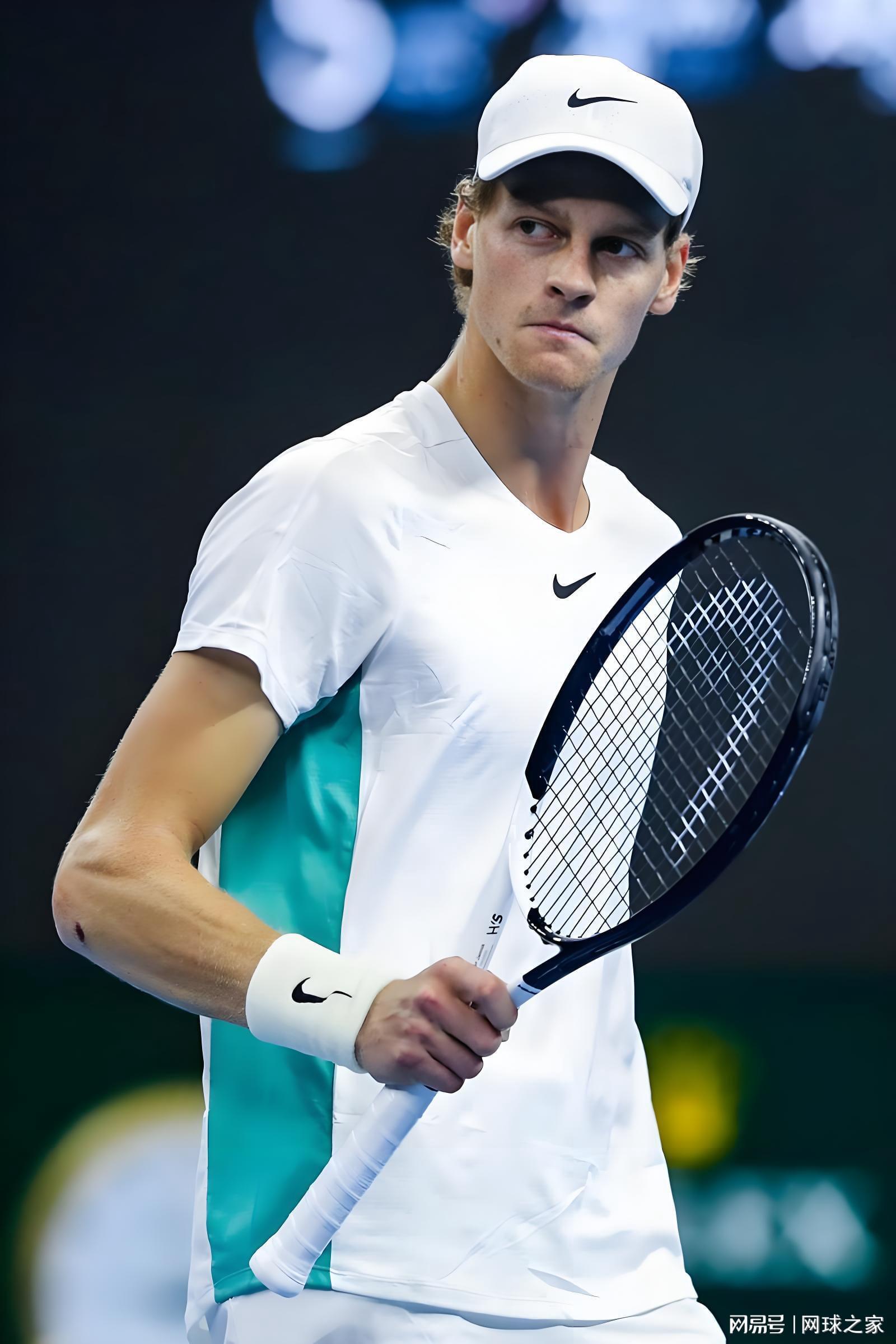 开云体育-Kaiyun Sports-从 2023 年到现在，短短四年辛纳已完成硬地大师赛全夺冠伟业