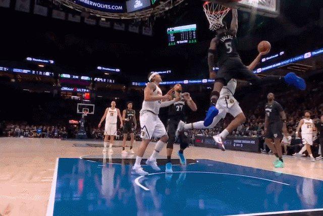 开云体登录-万幸！爱德华兹并未遭遇膝盖重伤 但仍将缺席数周