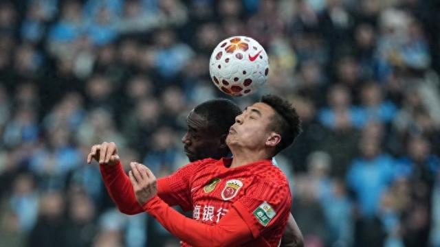 观察：没有利刃时盾牌也是进攻利器，海港依靠“定位导弹”赢下保级大战有启示|上海海港|蒋光太|魏震|角球|后卫_新浪体育_新浪新闻