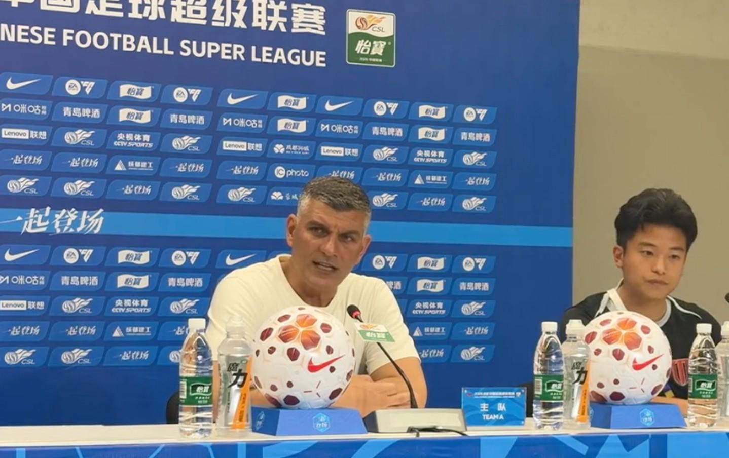 开云体育-Kaiyun Sports-约翰：拜合拉木在中路和边路都有好表现，相信罗斯能走出困境